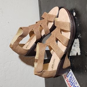 JBU Brown Cut-Out Wedges